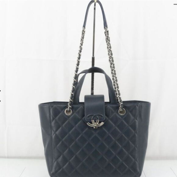 CHANEL Caviar Skin 2 way tote - Picture 2 of 16